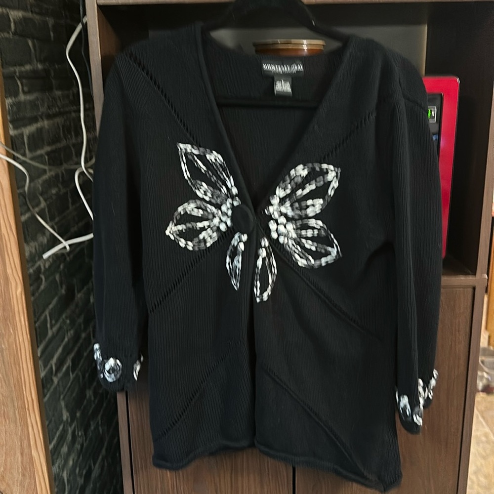 Monterey Bay cardigan either one snap closure
